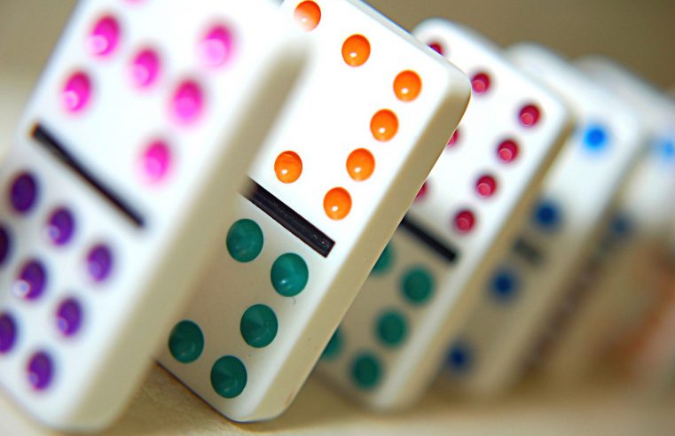 Domino z kolorami
